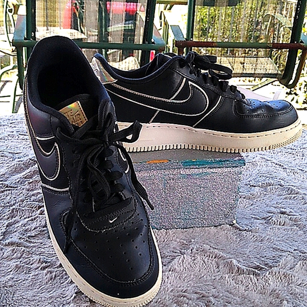 S-301 Mens Nike Air Force 1 "07" LV8 Low sneakers